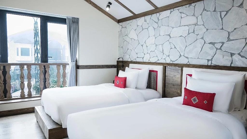 Sapa accommodation with infinity pool