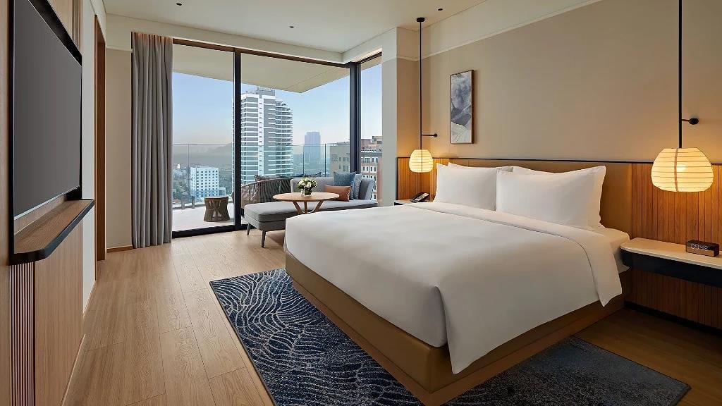 Hyatt Place Halong King suite 1