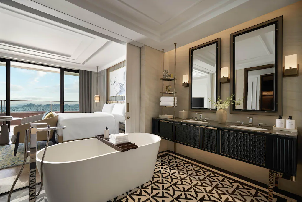 One King Premium Halong Bay View 1