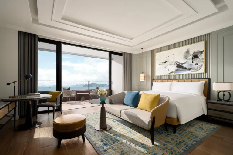 One King Premium Halong Bay View 1