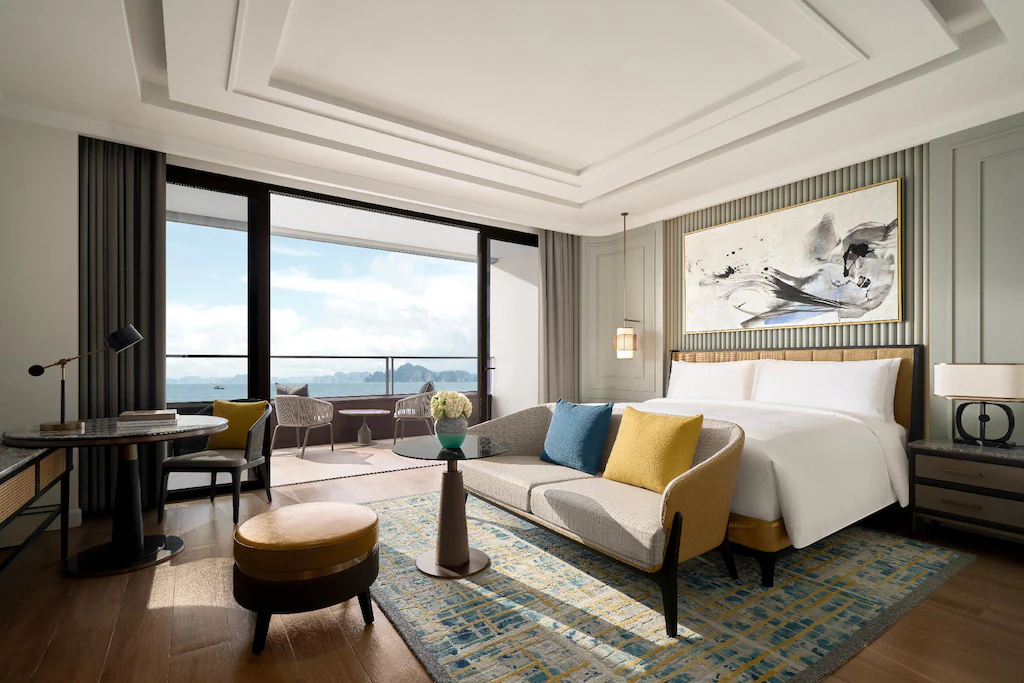 One King Premium Halong Bay View 1