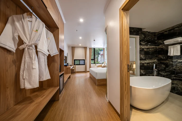 Book hotel in Cat Ba