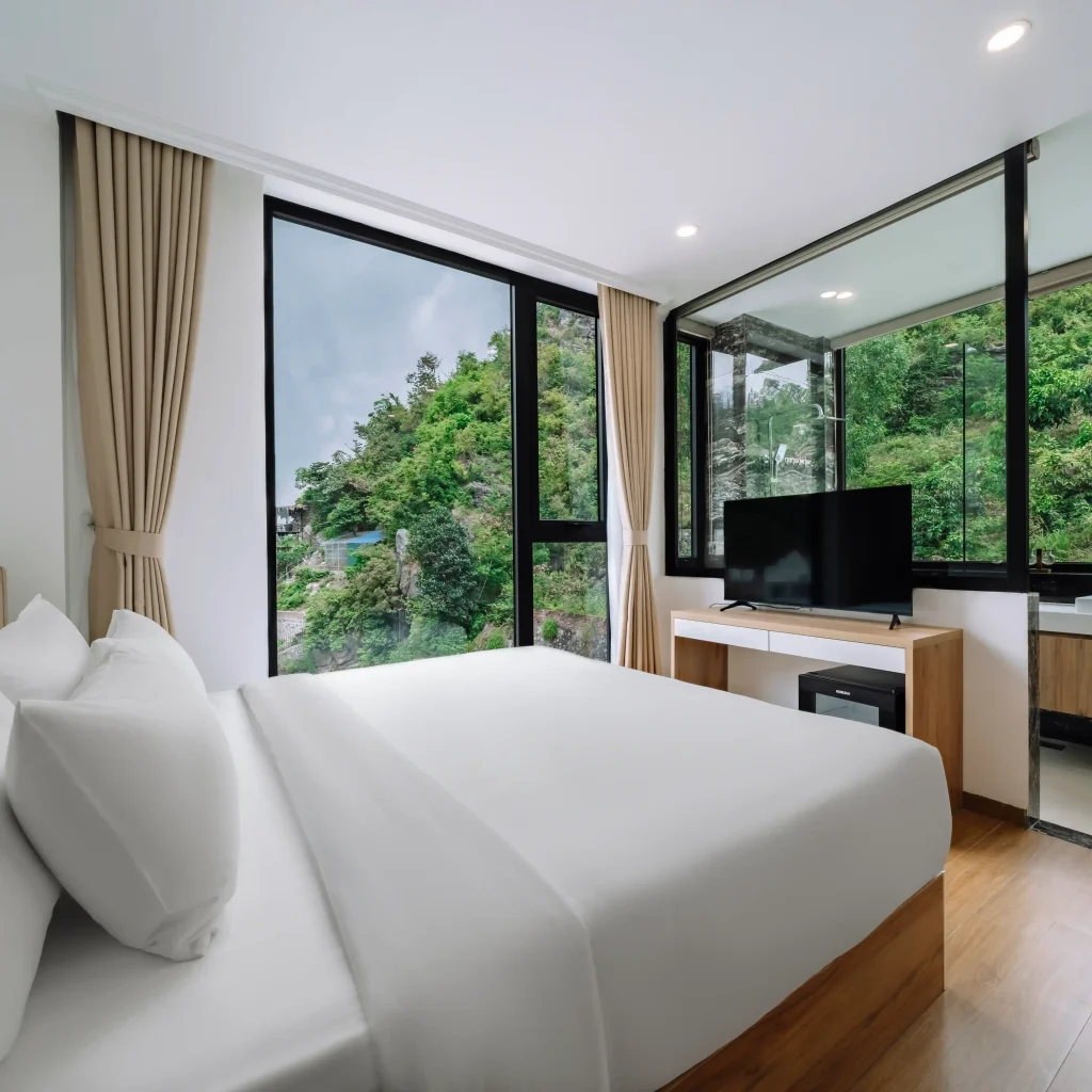 Best hotel in Cat Ba
