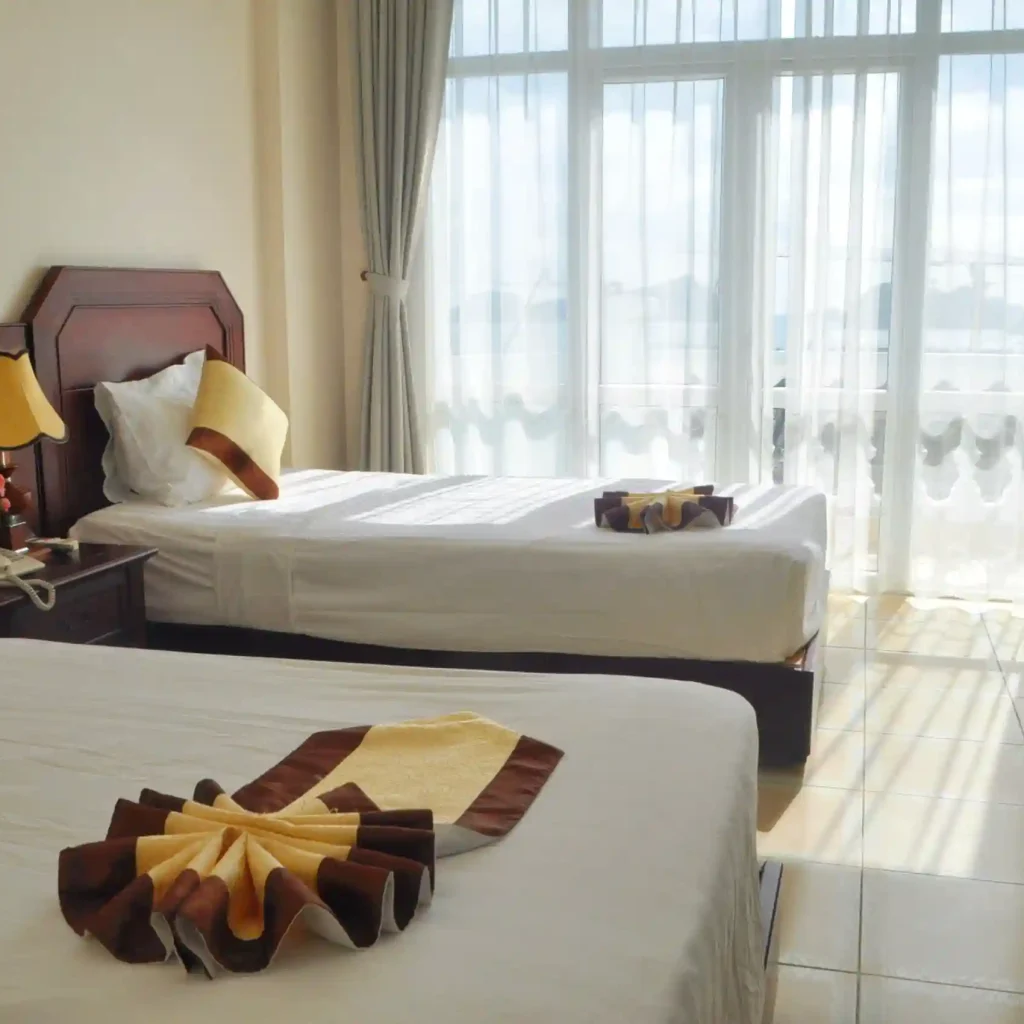 Beachfront hotel Cat Ba