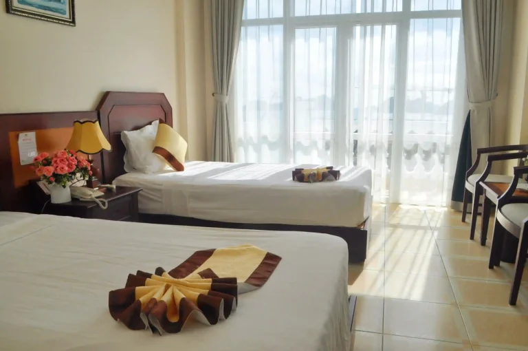 Beachfront hotel Cat Ba