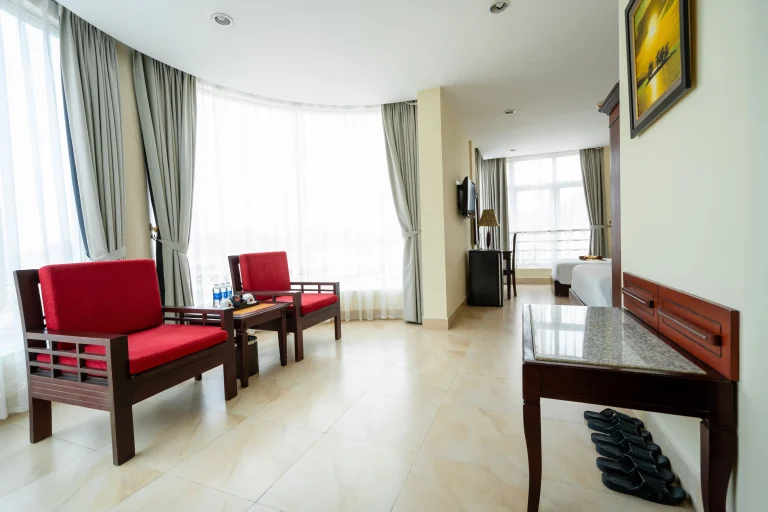 Beachfront hotel Cat Ba