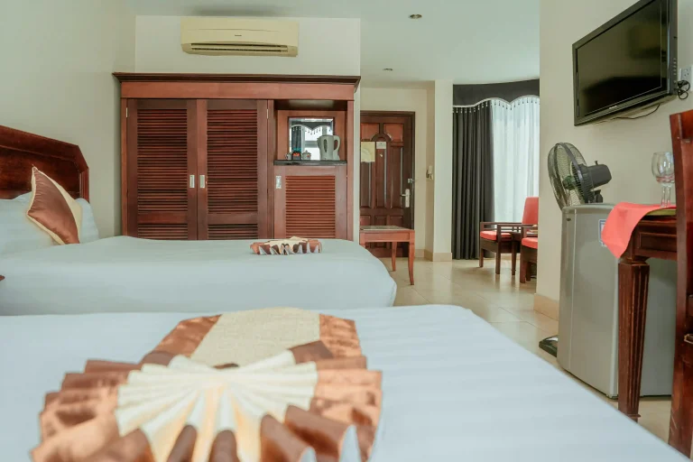 Beachfront hotel Cat Ba